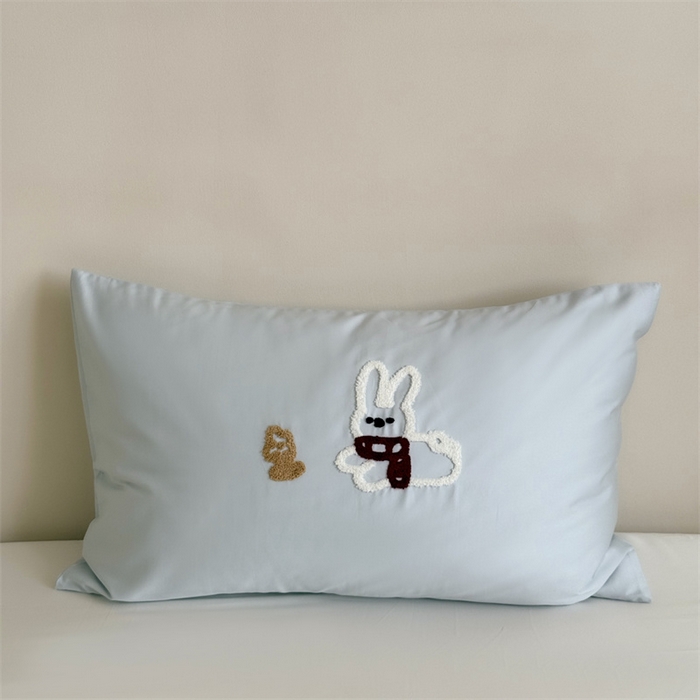 91家纺网 家纺一手货源 找家纺 （总）鹿班家居 2025新款100S长绒棉毛巾绣单品枕套系列-白小兔&泡芙熊（标准会员-2元）