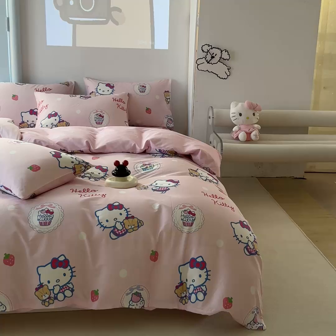 91家纺网 家纺一手货源 找家纺 2025新款8月正版授权三丽鸥全棉纯棉四件套系列 草莓KT