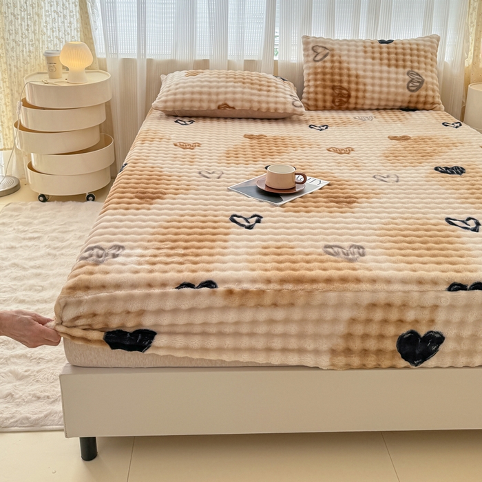 91家纺网 家纺一手货源 找家纺 （总）爱多多家居 2025新款兔兔绒牛奶绒印花床笠