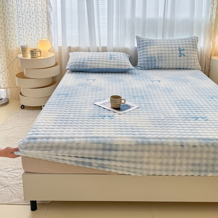 91家纺网 家纺一手货源 找家纺 （总）爱多多家居 2025新款兔兔绒牛奶绒印花床笠