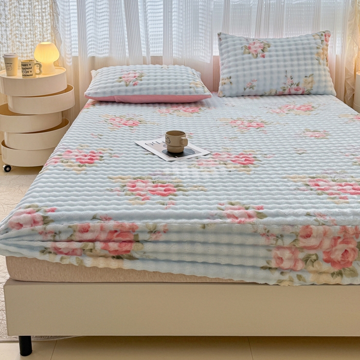 91家纺网 家纺一手货源 找家纺 （总）爱多多家居 2025新款兔兔绒牛奶绒印花床笠