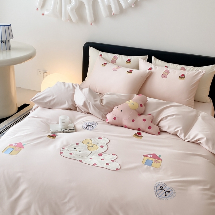 91家纺网 家纺一手货源 找家纺 （总）佳汐蓝家纺 2025新款A类100支贡缎长绒棉纯棉四件套-小兔莓莓