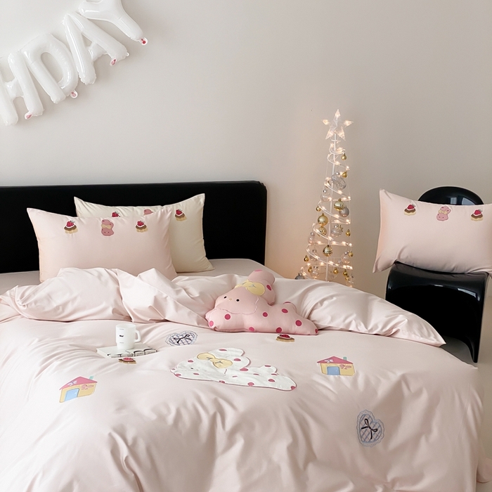 91家纺网 家纺一手货源 找家纺 （总）佳汐蓝家纺 2025新款A类100支贡缎长绒棉纯棉四件套-小兔莓莓