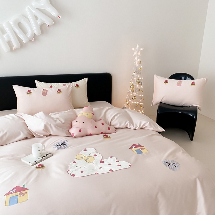 91家纺网 家纺一手货源 找家纺 佳汐蓝家纺 2025新款A类100支贡缎长绒棉纯棉四件套-小兔莓莓 小兔莓莓·粉