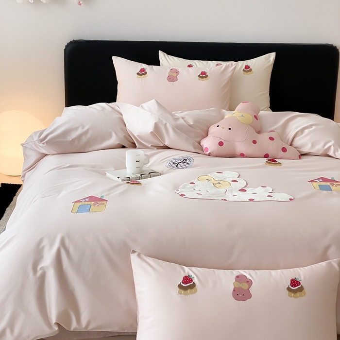 91家纺网 家纺一手货源 找家纺 佳汐蓝家纺 2025新款A类100支贡缎长绒棉纯棉四件套-小兔莓莓 小兔莓莓·粉