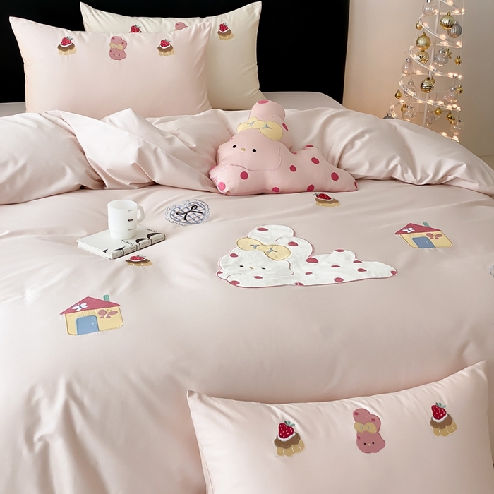 91家纺网 家纺一手货源 找家纺 佳汐蓝家纺 2025新款A类100支贡缎长绒棉纯棉四件套-小兔莓莓 小兔莓莓·粉