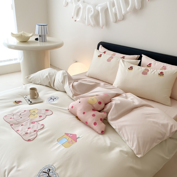 91家纺网 家纺一手货源 找家纺 佳汐蓝家纺 2025新款A类100支贡缎长绒棉纯棉四件套-小兔莓莓 小兔莓莓·奶芙粉