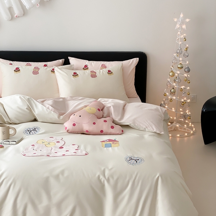 91家纺网 家纺一手货源 找家纺 佳汐蓝家纺 2025新款A类100支贡缎长绒棉纯棉四件套-小兔莓莓 小兔莓莓·奶芙粉