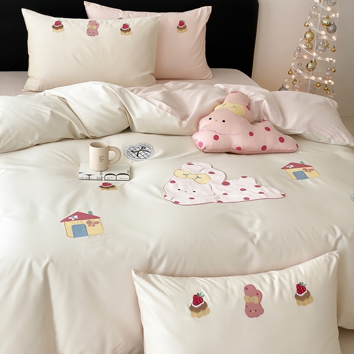 91家纺网 家纺一手货源 找家纺 佳汐蓝家纺 2025新款A类100支贡缎长绒棉纯棉四件套-小兔莓莓 小兔莓莓·奶芙粉