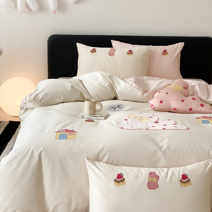 91家纺网 家纺一手货源 找家纺 佳汐蓝家纺 2025新款A类100支贡缎长绒棉纯棉四件套-小兔莓莓 小兔莓莓·奶芙粉