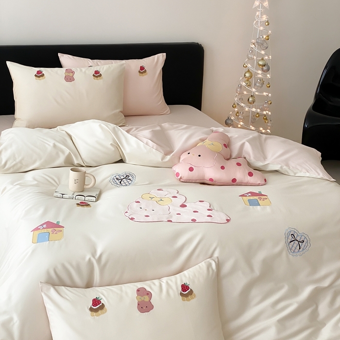 91家纺网 家纺一手货源 找家纺 佳汐蓝家纺 2025新款A类100支贡缎长绒棉纯棉四件套-小兔莓莓 小兔莓莓·奶芙粉