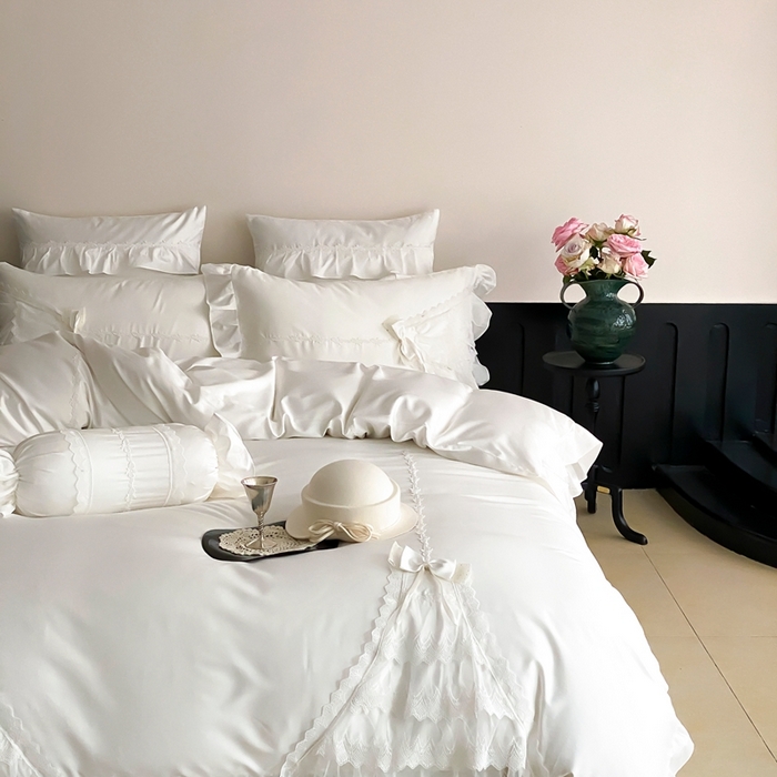 91家纺网 家纺一手货源 找家纺 曼布缇 2025新款长绒棉工艺款绣花四件套-卡洛琳系列（会员减20，券后388起） 卡洛琳-白