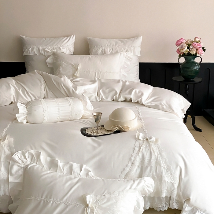 91家纺网 家纺一手货源 找家纺 曼布缇 2025新款长绒棉工艺款绣花四件套-卡洛琳系列（会员减20，券后388起） 卡洛琳-白