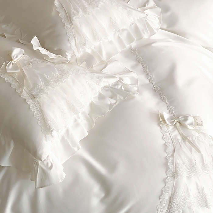 91家纺网 家纺一手货源 找家纺 曼布缇 2025新款长绒棉工艺款绣花四件套-卡洛琳系列（会员减20，券后388起） 卡洛琳-白