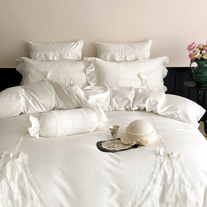 91家纺网 家纺一手货源 找家纺 曼布缇 2025新款长绒棉工艺款绣花四件套-卡洛琳系列（会员减20，券后388起） 卡洛琳-白