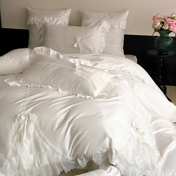 91家纺网 家纺一手货源 找家纺 曼布缇 2025新款长绒棉工艺款绣花四件套-卡洛琳系列（会员减20，券后388起） 卡洛琳-白