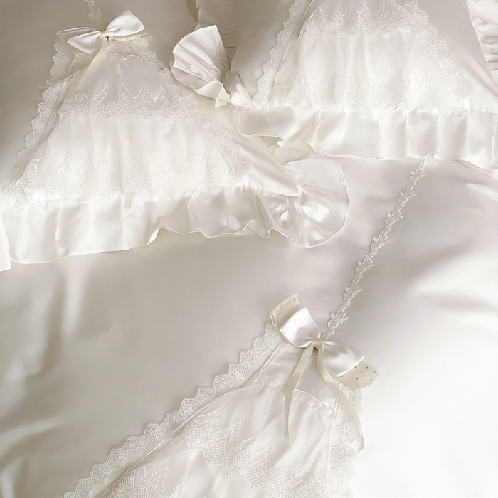 91家纺网 家纺一手货源 找家纺 曼布缇 2025新款长绒棉工艺款绣花四件套-卡洛琳系列（会员减20，券后388起） 卡洛琳-白