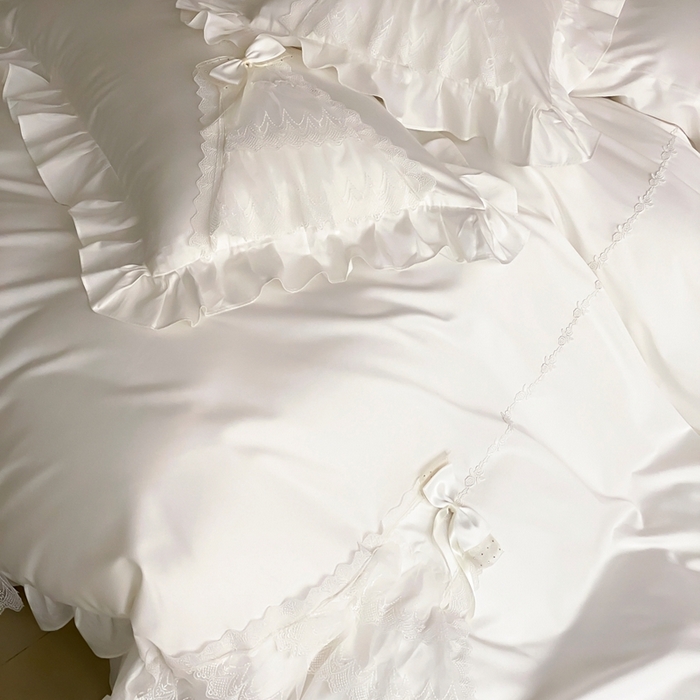 91家纺网 家纺一手货源 找家纺 曼布缇 2025新款长绒棉工艺款绣花四件套-卡洛琳系列（会员减20，券后388起） 卡洛琳-白