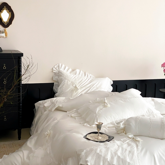 91家纺网 家纺一手货源 找家纺 曼布缇 2025新款长绒棉工艺款绣花四件套-卡洛琳系列（会员减20，券后388起） 卡洛琳-白