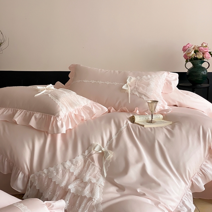 91家纺网 家纺一手货源 找家纺 曼布缇 2025新款长绒棉工艺款绣花四件套-卡洛琳系列（会员减20，券后388起） 卡洛琳-粉