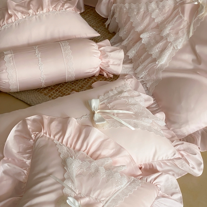 91家纺网 家纺一手货源 找家纺 曼布缇 2025新款长绒棉工艺款绣花四件套-卡洛琳系列（会员减20，券后388起） 卡洛琳-粉