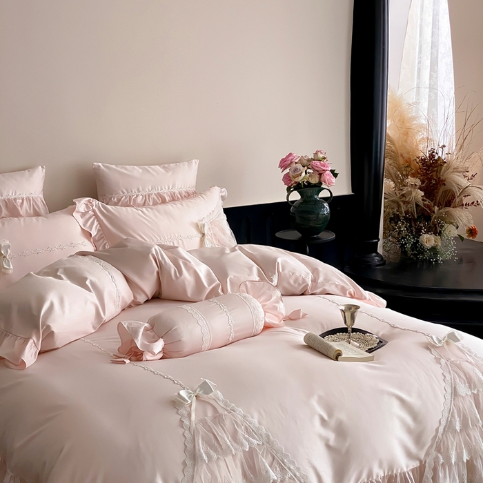 91家纺网 家纺一手货源 找家纺 曼布缇 2025新款长绒棉工艺款绣花四件套-卡洛琳系列（会员减20，券后388起） 卡洛琳-粉