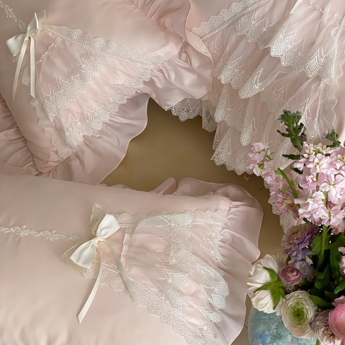91家纺网 家纺一手货源 找家纺 曼布缇 2025新款长绒棉工艺款绣花四件套-卡洛琳系列（会员减20，券后388起） 卡洛琳-粉