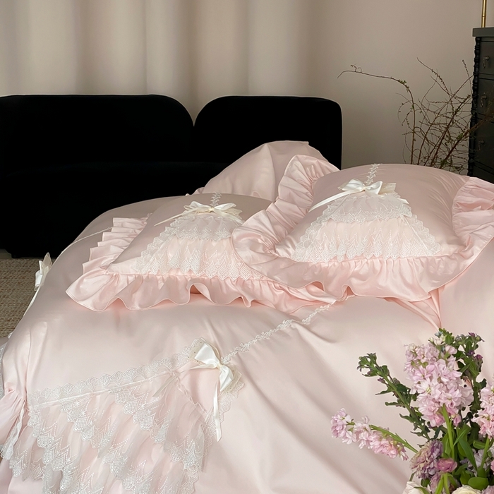 91家纺网 家纺一手货源 找家纺 曼布缇 2025新款长绒棉工艺款绣花四件套-卡洛琳系列（会员减20，券后388起） 卡洛琳-粉