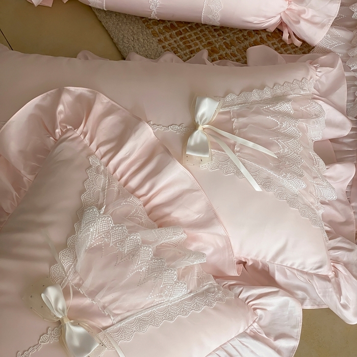 91家纺网 家纺一手货源 找家纺 曼布缇 2025新款长绒棉工艺款绣花四件套-卡洛琳系列（会员减20，券后388起） 卡洛琳-粉