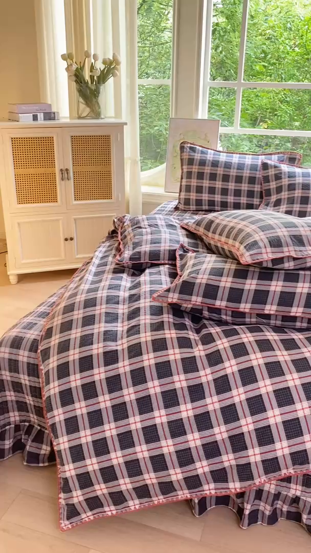 91家纺网 家纺一手货源 找家纺 尚美 2025新款三角针工艺款云感双层纱被套四件套-床盖款 藏青格