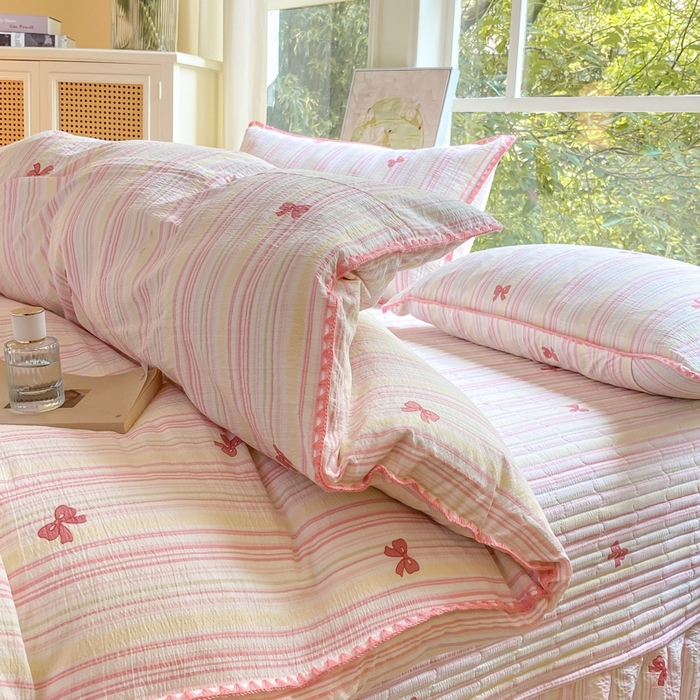 91家纺网 家纺一手货源 找家纺 尚美 2025新款三角针工艺款云感双层纱被套四件套-床盖款 粉蝴蝶结