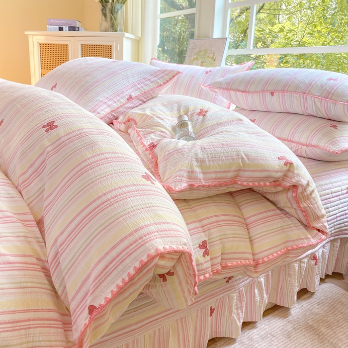 91家纺网 家纺一手货源 找家纺 尚美 2025新款三角针工艺款云感双层纱被套四件套-床盖款 粉蝴蝶结