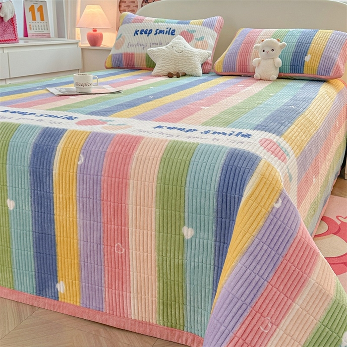 91家纺网 家纺一手货源 找家纺 （总）梵朴 2025新款印花牛奶绒珊瑚绒夹棉直角包边款床盖榻榻米炕盖