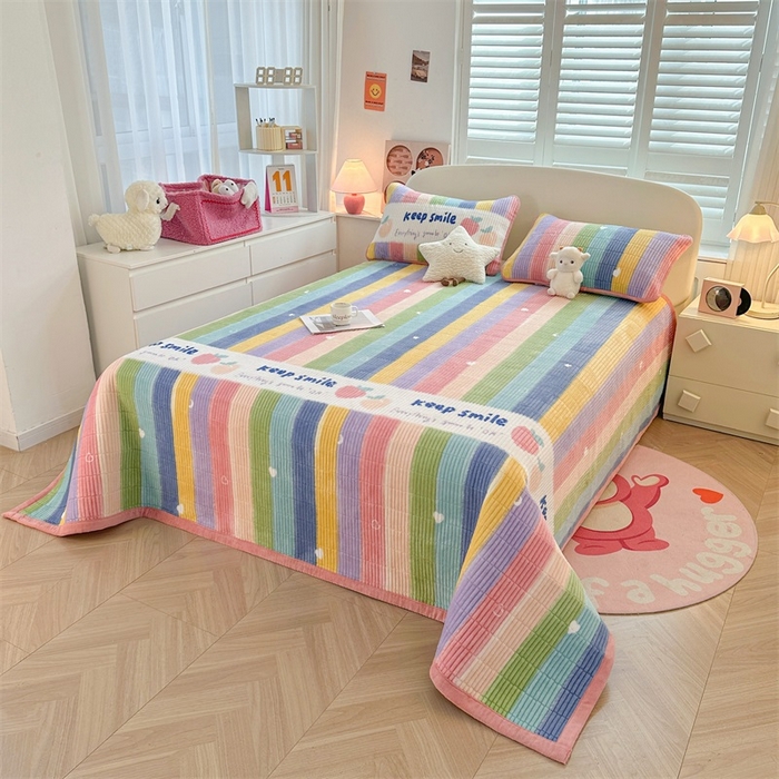 91家纺网 家纺一手货源 找家纺 （总）梵朴 2025新款印花牛奶绒珊瑚绒夹棉直角包边款床盖榻榻米炕盖