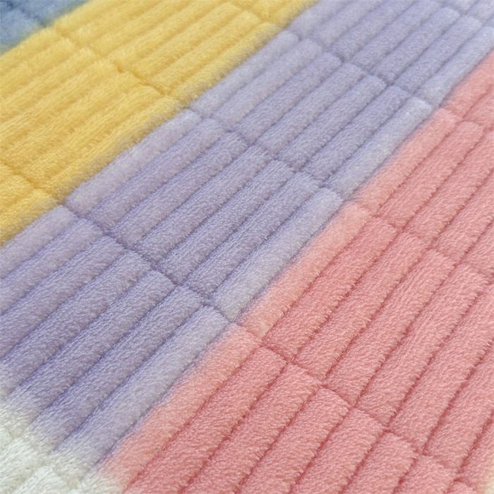 91家纺网 家纺一手货源 找家纺 （总）梵朴 2025新款印花牛奶绒珊瑚绒夹棉直角包边款床盖榻榻米炕盖