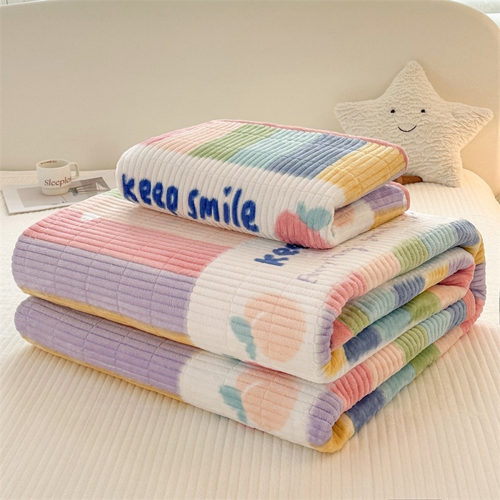 91家纺网 家纺一手货源 找家纺 （总）梵朴 2025新款印花牛奶绒珊瑚绒夹棉直角包边款床盖榻榻米炕盖