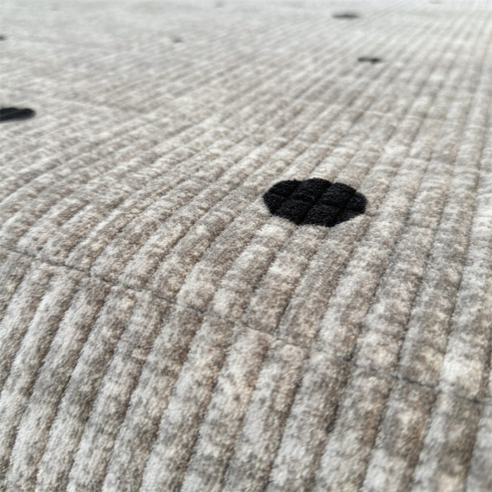 91家纺网 家纺一手货源 找家纺 梵朴 2025新款印花牛奶绒珊瑚绒夹棉直角包边款床盖榻榻米炕盖 波点灰