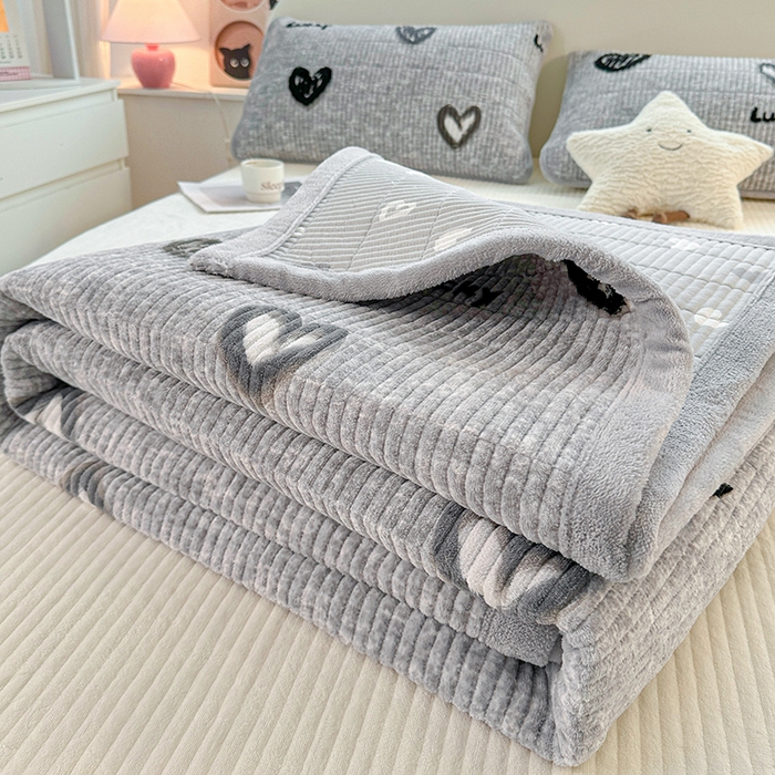 梵朴 2025新款印花牛奶绒珊瑚绒夹棉直角包边款床盖榻榻米炕盖 幸运心-灰