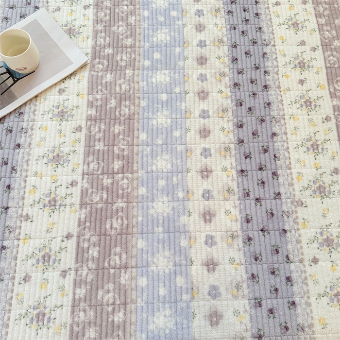 91家纺网 家纺一手货源 找家纺 梵朴 2025新款印花牛奶绒珊瑚绒夹棉直角包边款床盖榻榻米炕盖 条纹小花-紫