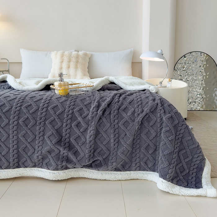 91家纺网 家纺一手货源 找家纺 柏薇 2024新款塔芙绒羊羔绒双层毛毯系列 深空灰