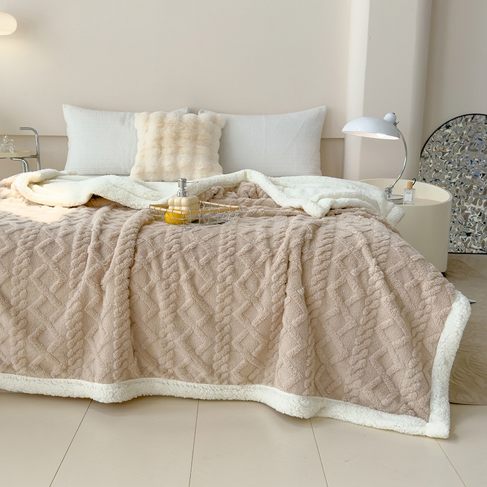 91家纺网 家纺一手货源 找家纺 柏薇 2024新款塔芙绒羊羔绒双层毛毯系列 奶茶色