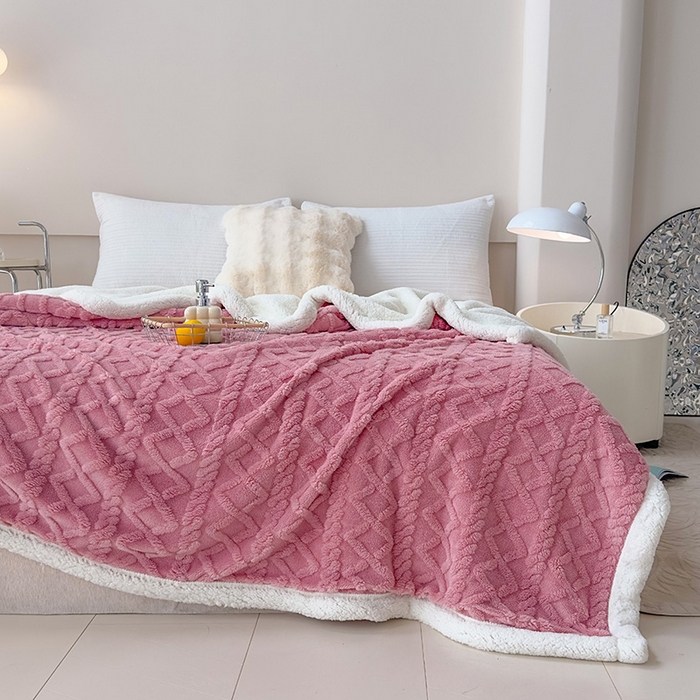 91家纺网 家纺一手货源 找家纺 柏薇 2024新款塔芙绒羊羔绒双层毛毯系列 豆沙粉