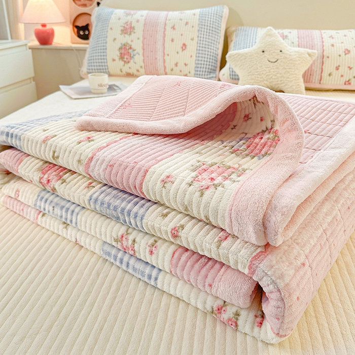 梵朴 2025新款印花牛奶绒珊瑚绒夹棉直角包边款床盖榻榻米炕盖 情意满满粉