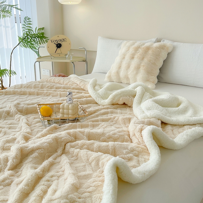 91家纺网 家纺一手货源 找家纺 柏薇 2024新款塔芙绒羊羔绒双层毛毯系列 米白色