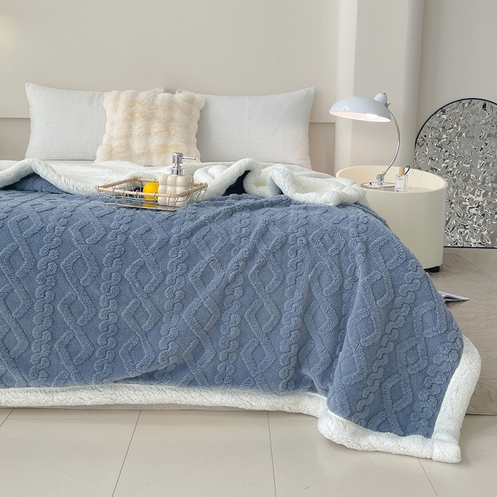 91家纺网 家纺一手货源 找家纺 柏薇 2024新款塔芙绒羊羔绒双层毛毯系列 晨雾蓝