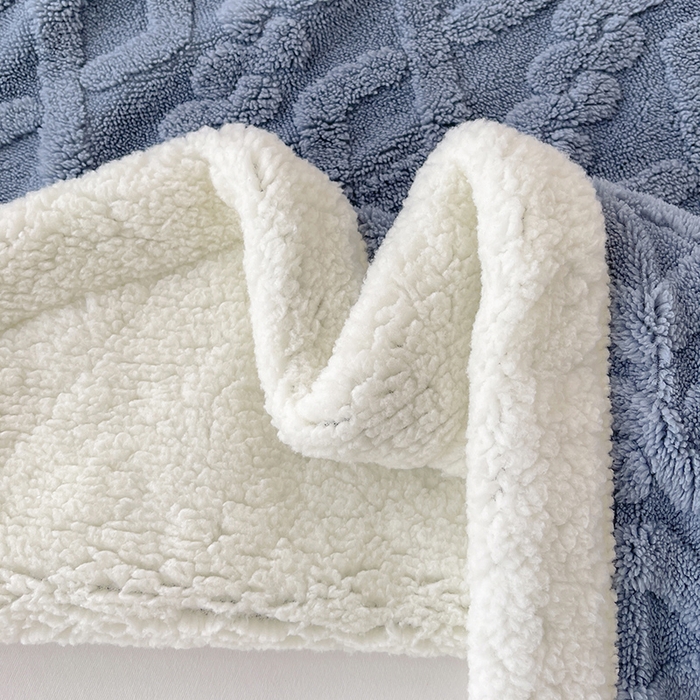 91家纺网 家纺一手货源 找家纺 柏薇 2024新款塔芙绒羊羔绒双层毛毯系列 晨雾蓝