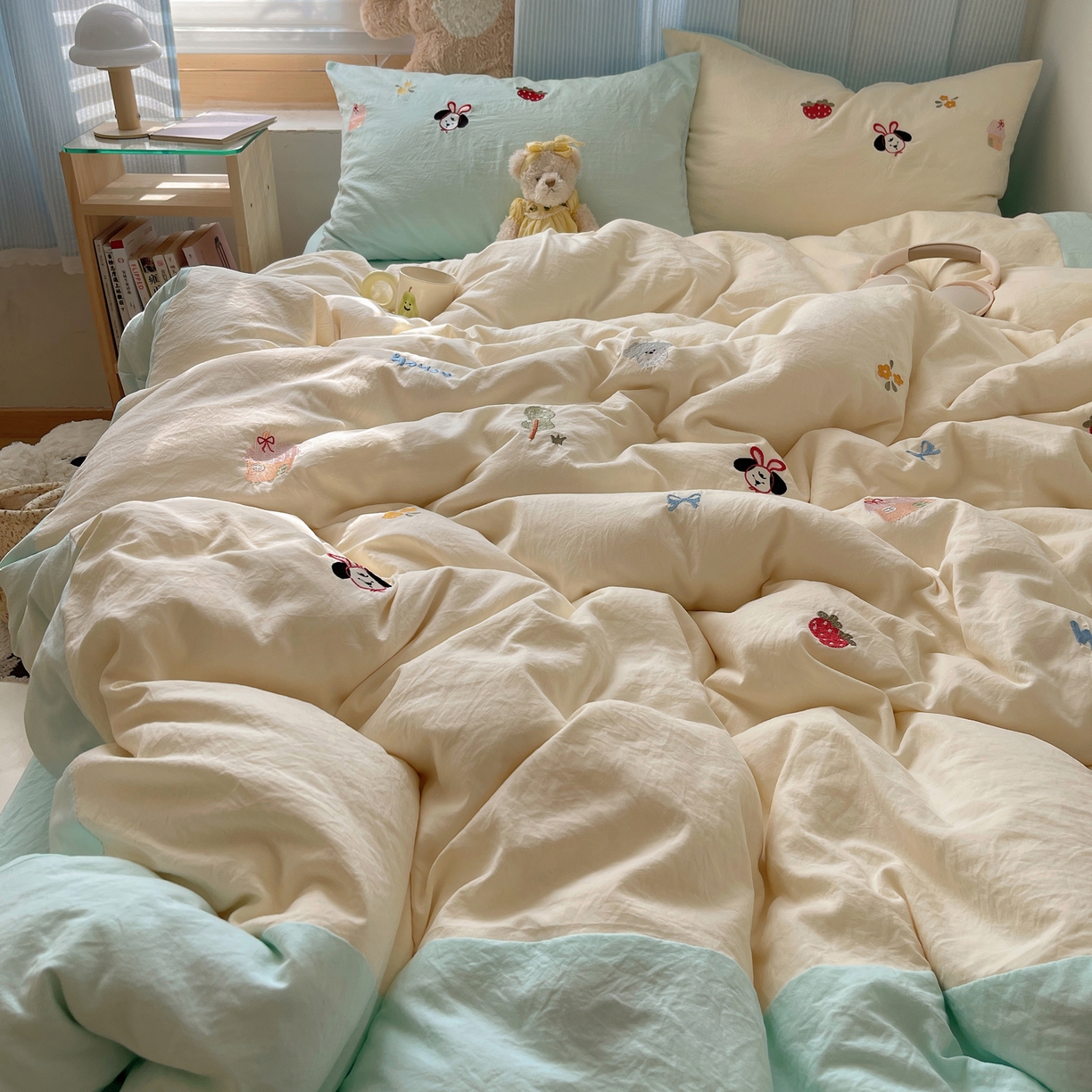 91家纺网 家纺一手货源 找家纺 轻奢坊 2025新款水洗棉可爱小元素绣花拼角工艺四件套 小元素白