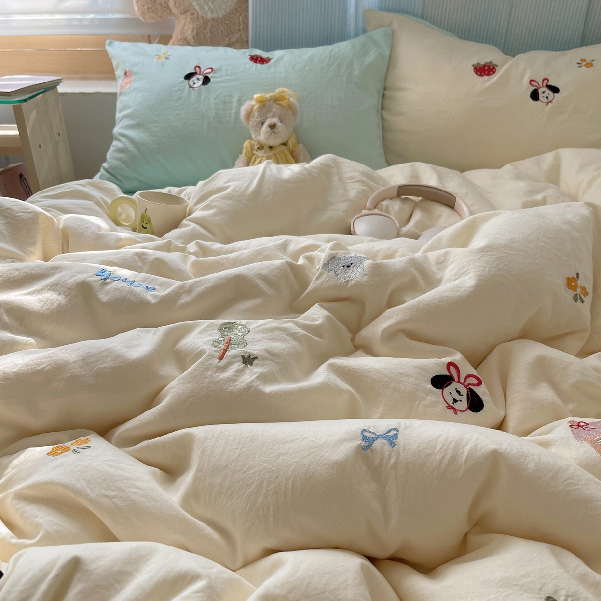 91家纺网 家纺一手货源 找家纺 轻奢坊 2025新款水洗棉可爱小元素绣花拼角工艺四件套 小元素白