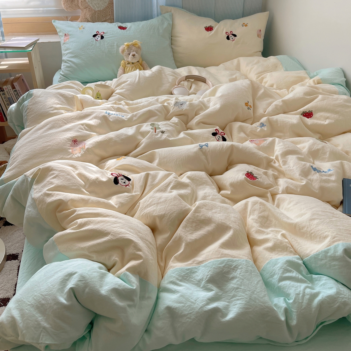 91家纺网 家纺一手货源 找家纺 轻奢坊 2025新款水洗棉可爱小元素绣花拼角工艺四件套 小元素白