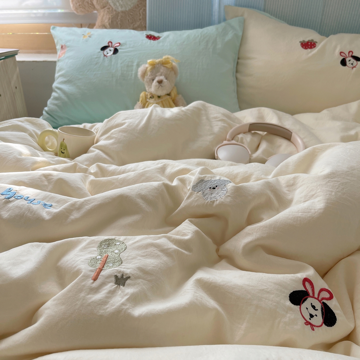 91家纺网 家纺一手货源 找家纺 轻奢坊 2025新款水洗棉可爱小元素绣花拼角工艺四件套 小元素白